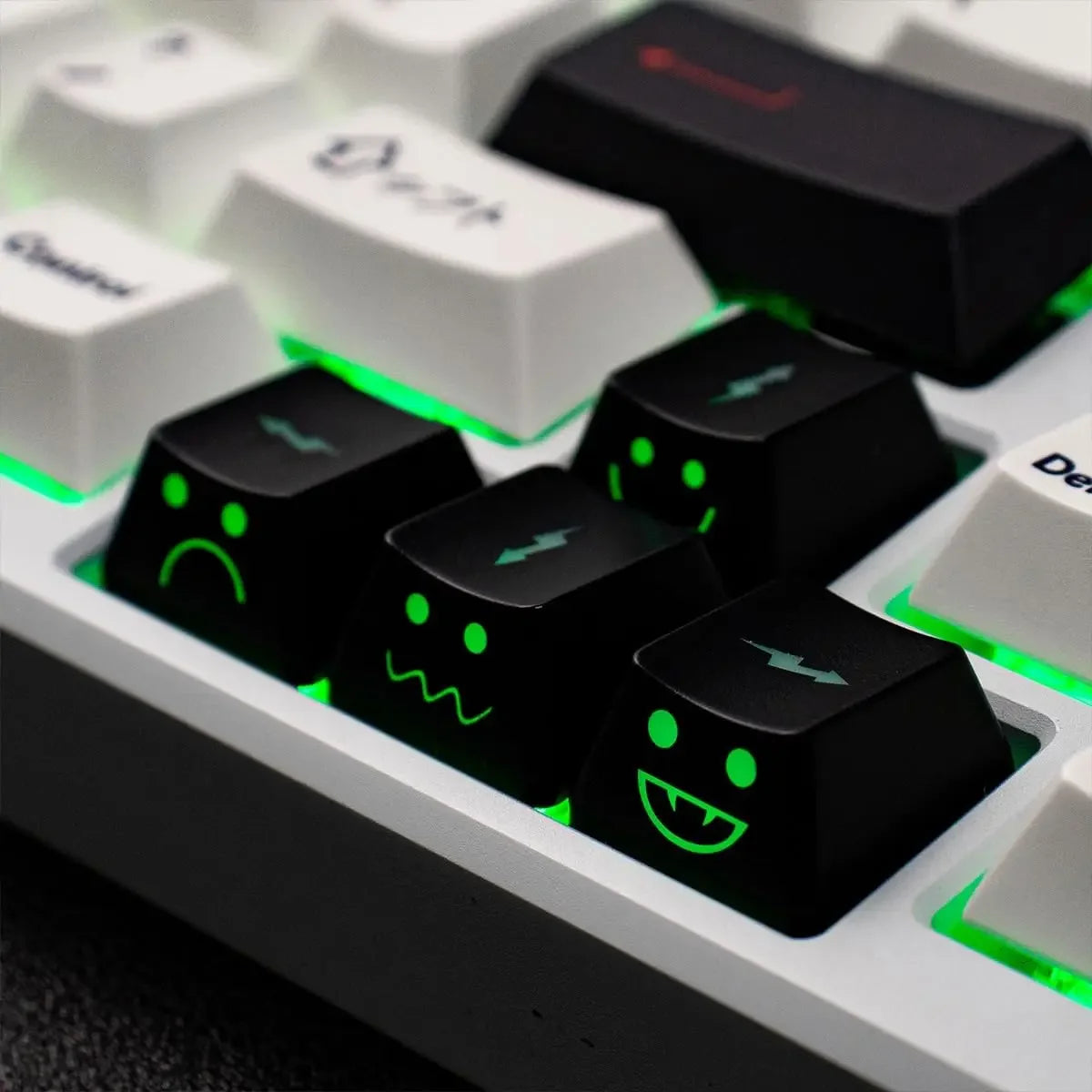 Backlight Keycaps Set Cute Emo WASD Arrow Direction Keys Black Broadside Lighting Key Cap for MX Switch for Mechanical Keyboard